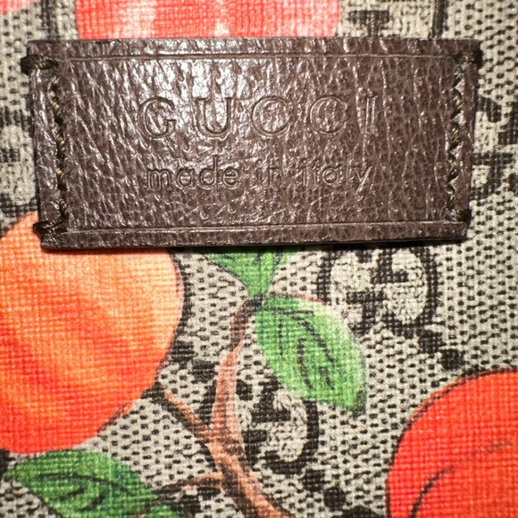 Gucci Tian GG Supreme Backpack
Monogram GG Floral Pattern Beige/Ebony/Multicolor - Picture 2 of 13